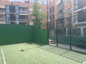 Muro de pádel rehabilitado y arreglado por BlueHelmet